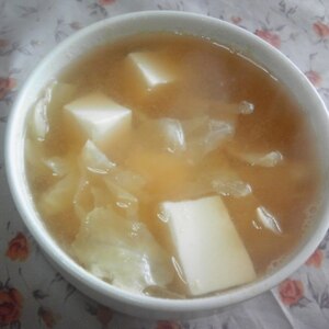 絹豆腐とキャベツのお味噌汁